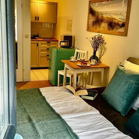 Haus Sorgenfrei Mini-butze, Klein, Fein Und Mit Ganz Viel Herz * Lübeck